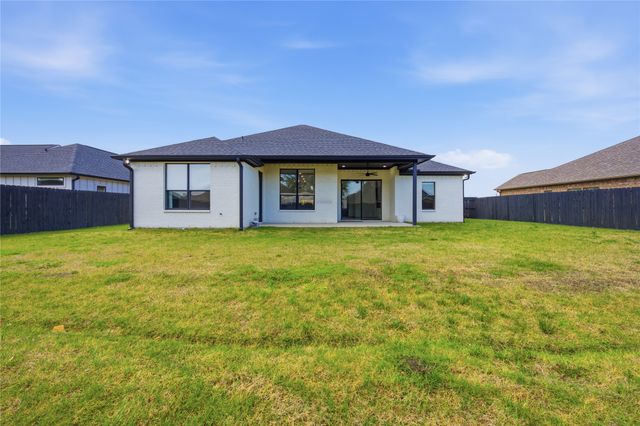 314 W James Street, Mabank, TX 75147