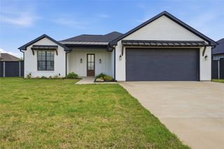 314 W James Street, Mabank, TX 75147