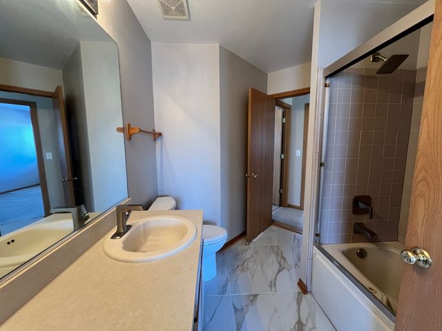 142 Mountain Laurel Court, Romeoville, IL 60446