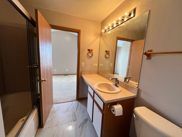 142 Mountain Laurel Court, Romeoville, IL 60446