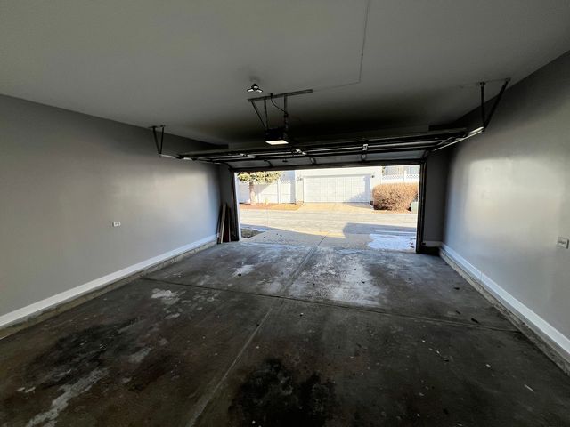 142 Mountain Laurel Court, Romeoville, IL 60446