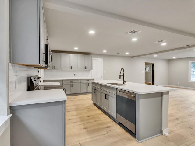 3709 Kettering Avenue, Bay City, TX 77414