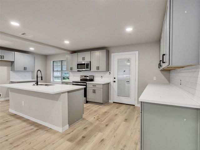 3709 Kettering Avenue, Bay City, TX 77414