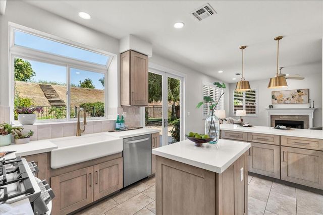 4242 Pinehurst Cir, Stockton, CA 95219