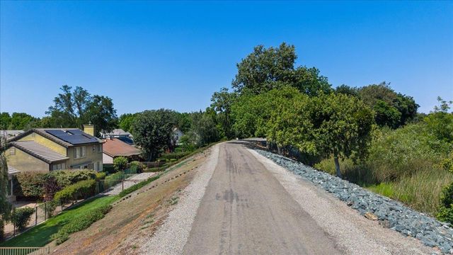 4242 Pinehurst Cir, Stockton, CA 95219