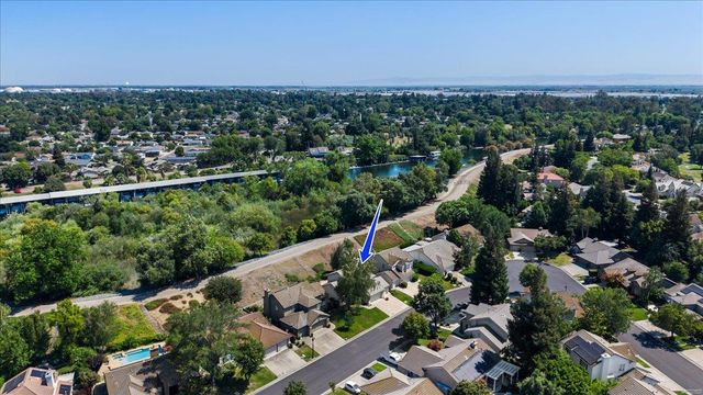 4242 Pinehurst Cir, Stockton, CA 95219