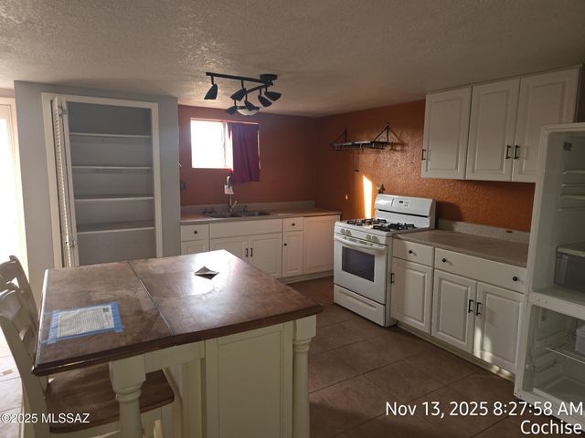 350 W Apache Way, Cochise, AZ 85606