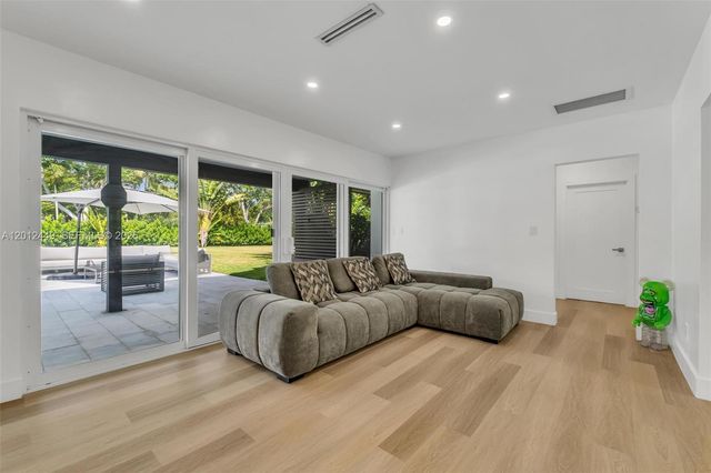 6200 SW 118th St, Pinecrest, FL 33156