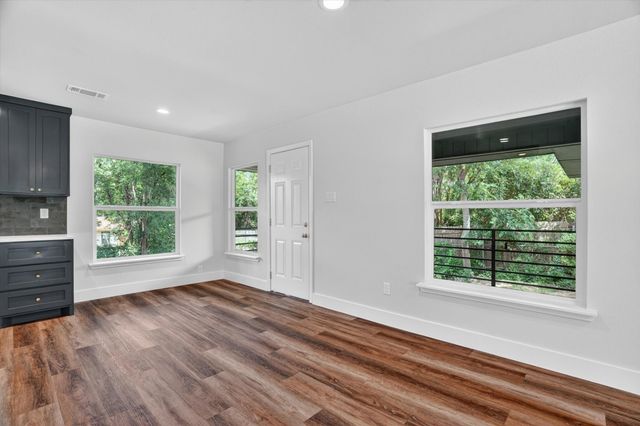 4828 Staples Avenue, Fort Worth, TX 76133