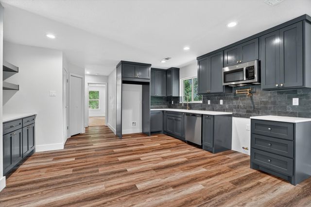 4828 Staples Avenue, Fort Worth, TX 76133