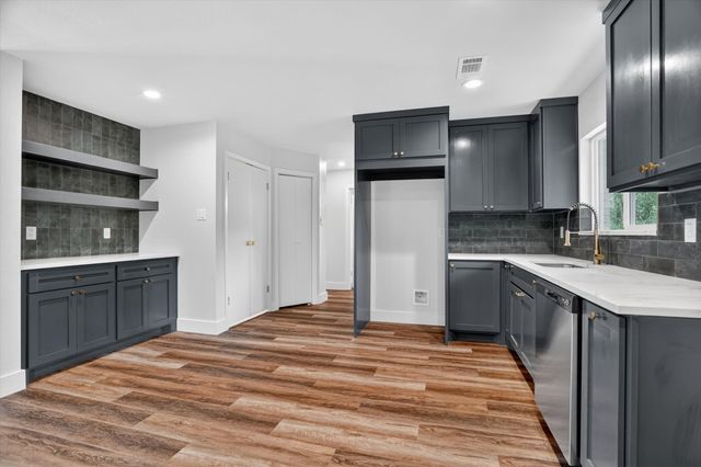 4828 Staples Avenue, Fort Worth, TX 76133