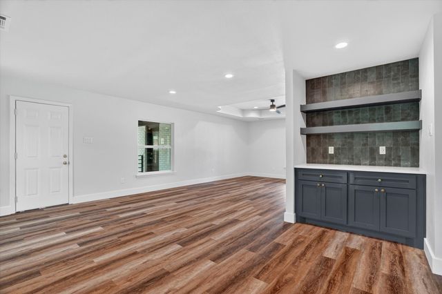 4828 Staples Avenue, Fort Worth, TX 76133