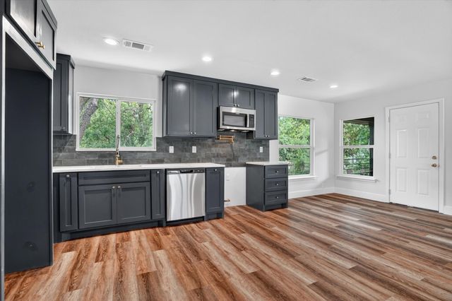 4828 Staples Avenue, Fort Worth, TX 76133