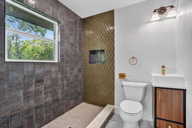 4828 Staples Avenue, Fort Worth, TX 76133