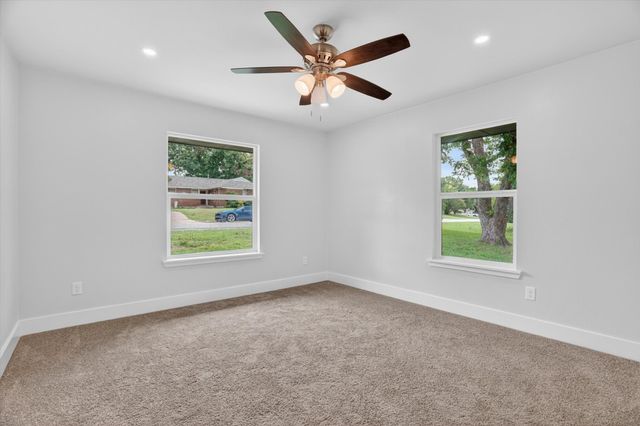4828 Staples Avenue, Fort Worth, TX 76133