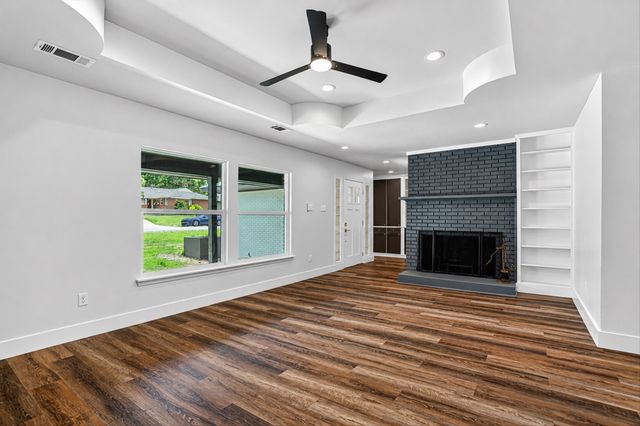 4828 Staples Avenue, Fort Worth, TX 76133