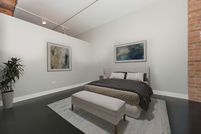 520 W HURON Street 204, Chicago, IL 60654