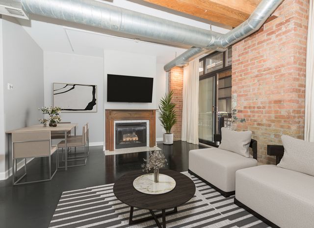 520 W HURON Street 204, Chicago, IL 60654