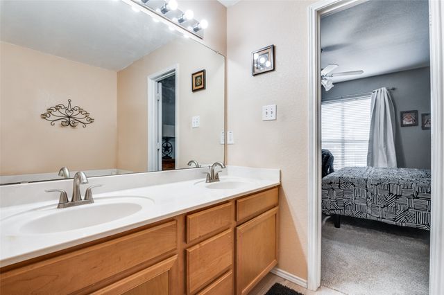 219 Garden Valley Lane, Red Oak, TX 75154