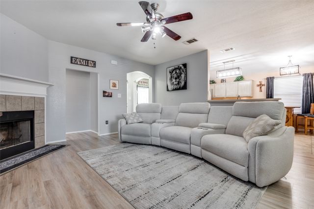 219 Garden Valley Lane, Red Oak, TX 75154