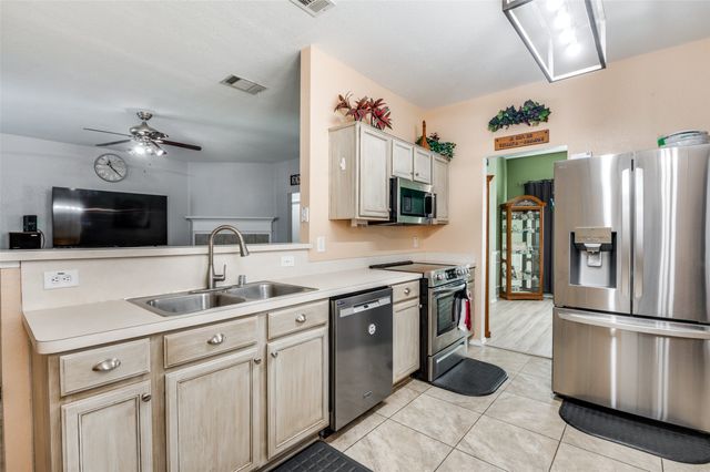 219 Garden Valley Lane, Red Oak, TX 75154