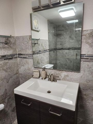 11130 N Lakeview Drive 1, Pembroke Pines, FL 33026