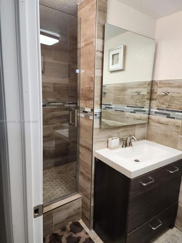 11130 N Lakeview Drive 1, Pembroke Pines, FL 33026