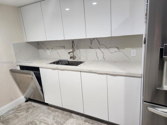 11130 N Lakeview Drive 1, Pembroke Pines, FL 33026