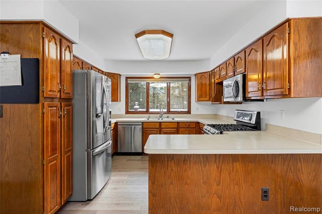 2411 Lassiter Drive, Rochester Hills, MI 48309