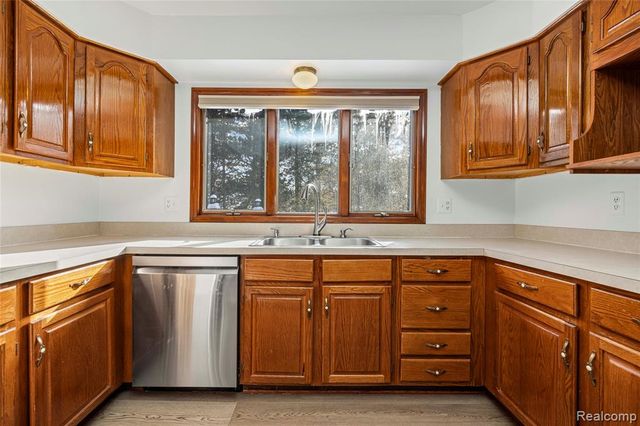 2411 Lassiter Drive, Rochester Hills, MI 48309