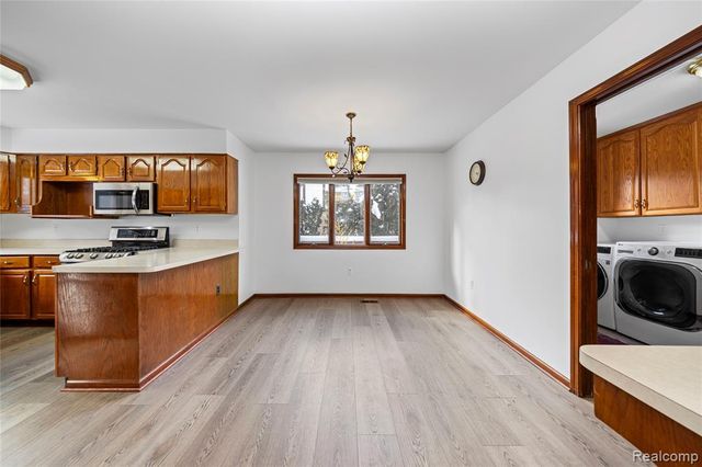 2411 Lassiter Drive, Rochester Hills, MI 48309