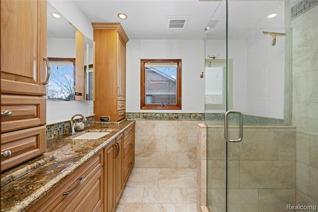 2411 Lassiter Drive, Rochester Hills, MI 48309