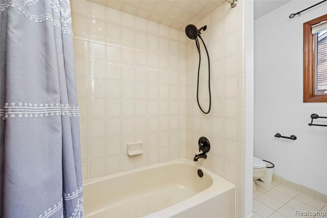 2411 Lassiter Drive, Rochester Hills, MI 48309