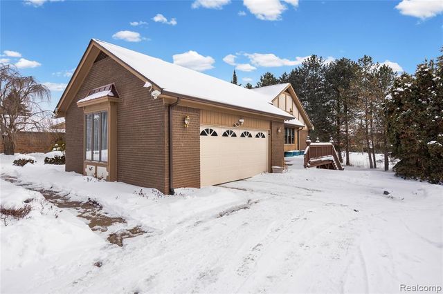 2411 Lassiter Drive, Rochester Hills, MI 48309