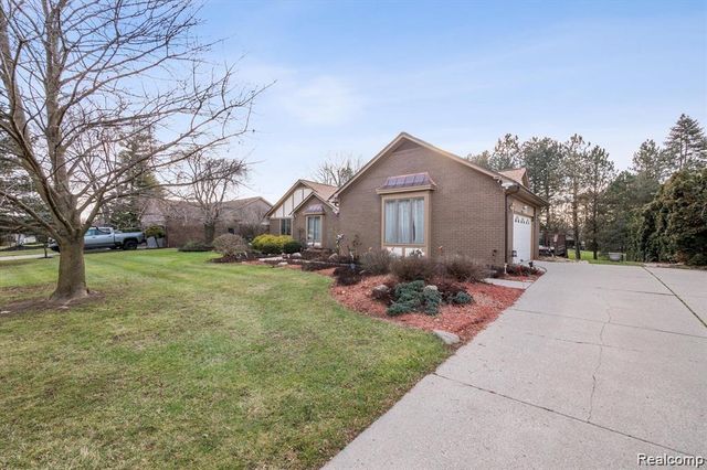 2411 Lassiter Drive, Rochester Hills, MI 48309