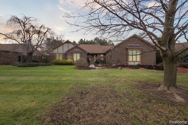2411 Lassiter Drive, Rochester Hills, MI 48309
