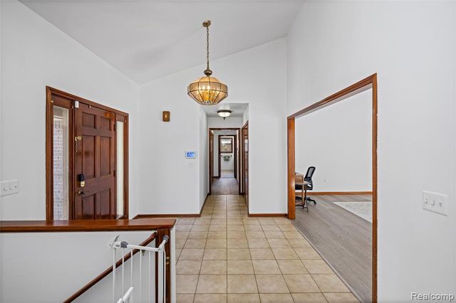 2411 Lassiter Drive, Rochester Hills, MI 48309