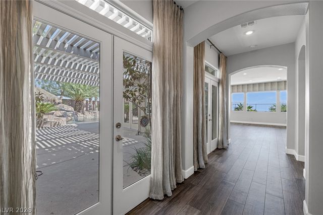 60 Chapman Heights Street, Las Vegas, NV 89138