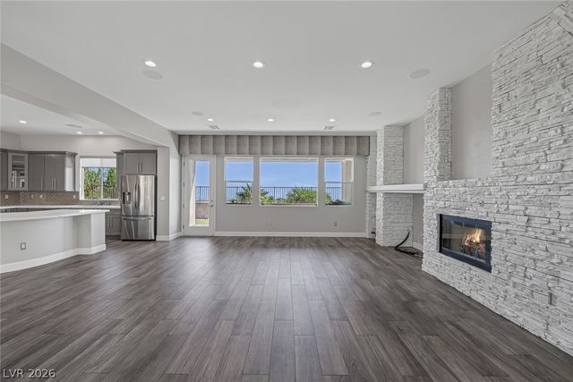 60 Chapman Heights Street, Las Vegas, NV 89138