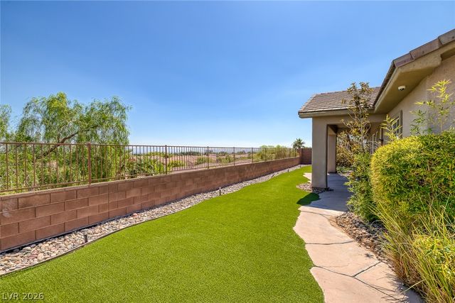 60 Chapman Heights Street, Las Vegas, NV 89138