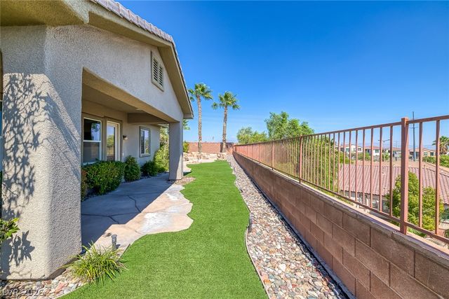 60 Chapman Heights Street, Las Vegas, NV 89138