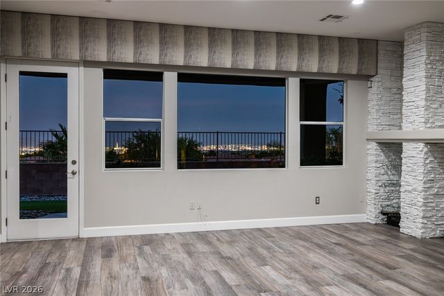 60 Chapman Heights Street, Las Vegas, NV 89138