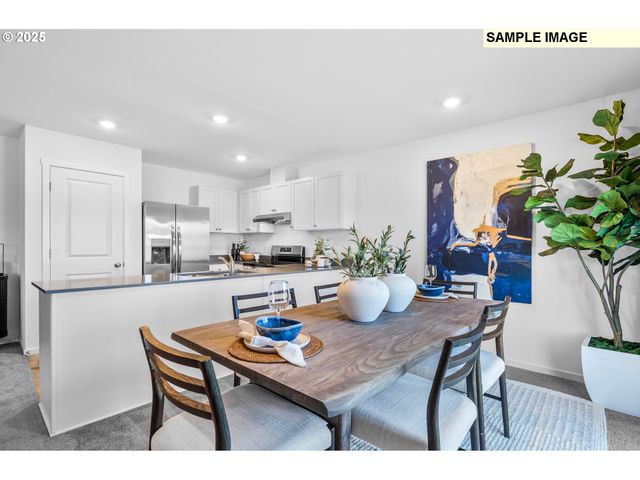 5737 BAINBRIDGE Rd, Eugene, OR 97402