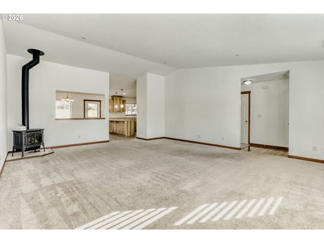 19243 CENTRAL POINT Rd, Oregon City, OR 97045