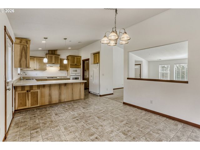 19243 CENTRAL POINT Rd, Oregon City, OR 97045