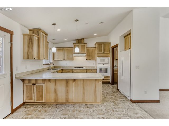 19243 CENTRAL POINT Rd, Oregon City, OR 97045