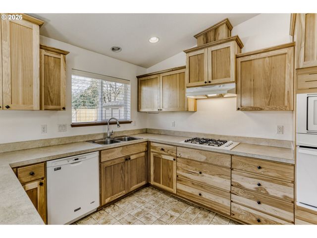 19243 CENTRAL POINT Rd, Oregon City, OR 97045