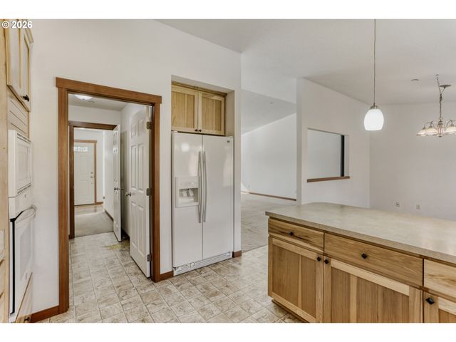 19243 CENTRAL POINT Rd, Oregon City, OR 97045