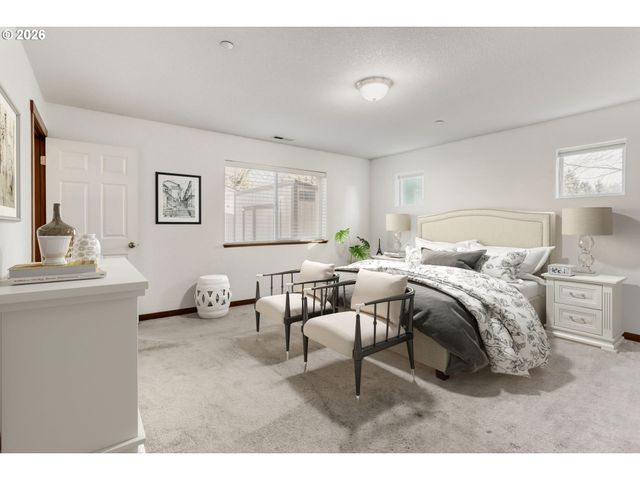 19243 CENTRAL POINT Rd, Oregon City, OR 97045