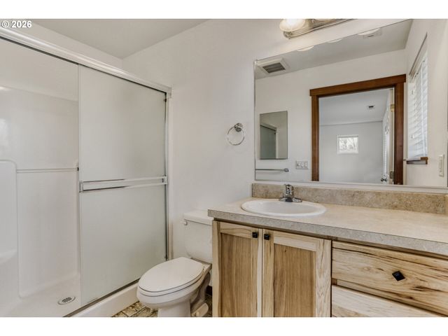 19243 CENTRAL POINT Rd, Oregon City, OR 97045